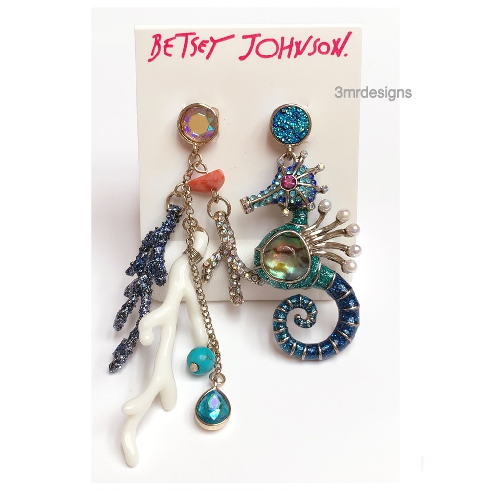 NWT Betsey Johnson 💋GLITTER REEF Gold Tone Crystals Mismatched Drop Earring